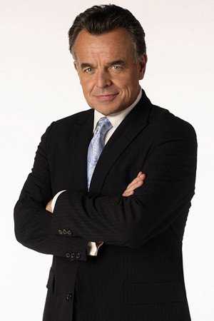 How tall is Ray Wise?